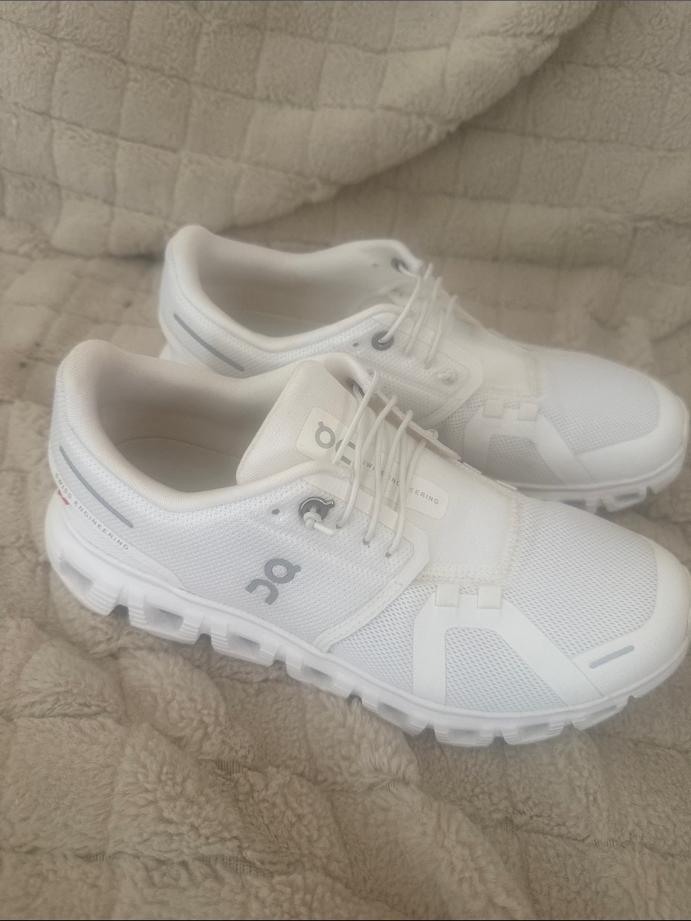 On Cloud White like new running shoes. Worn 1x. - Picture 2 of 2